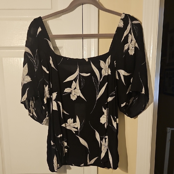 A New Day Black and White Floral Blouse - Picture 1 of 6